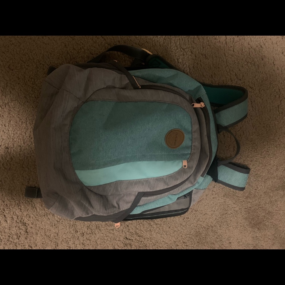 Dakine backpack - Picture 2 of 4